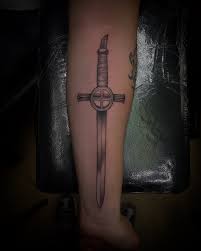 The name is Ruben Ledezma and im a self taught tattoo artist from NYC with  10+ years of experience. With a versatility in styles from realism to neo  traditional, I look forward