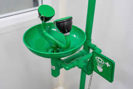 For jobs that require mobility, this station delivers a continuous flow of water without plumbing. Eyewash Station And Emergency Shower Requirements Quick Tips 120 Grainger Knowhow