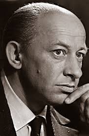 Евстигнеев решил сымитировать последнюю проверку пистолета, развернул его к себе и заглянул в дуло. Mht Im A P Chehova Evgenij Evstigneev