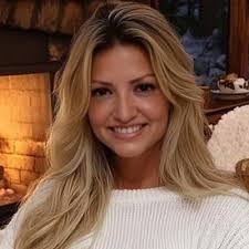 Kimberly Reich's Instagram, Twitter & Facebook