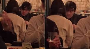 Gazeteciler biri ilk olarak shin min ah'ın programı olmadığı zaman kim woo bin'e hastanede eşlik ettiğini duydum, kimseye aldırmaksızın onunla ilgilenmesi güzel. dedi. Shin Min Ah Reportedly Never Leaves Kim Woo Bin S Side As He Goes Through A Series Of Cancer Treatments