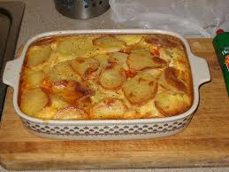 Ei gatesc muscaua in starturi de felii de cartof sau vanata prajite alternate cu straturi de. Musaca Cu Cartofi Si Carne Reteta Musaca De Carne Si Cartofi