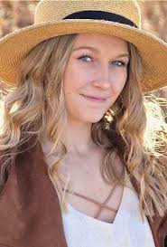 Sis family continues Christmas lighting tradition