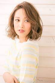 かきあげたり耳にかけたり前髪なしのボブはやっぱり人気 比留川游さん風大きめルーズウェーブボブ 丸顔 ヘア ミディアム パーマ 前髪なし 前髪なし ボブ