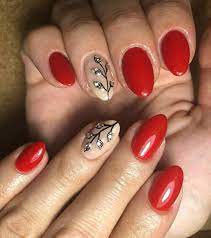 30 02 las uñas decoradas en plata son una tendencia que siempre está en auge como todas las manicuras con colores metálicos que son tan apropiadas para distintas situaciones. Https Xn Decorandouas Jhb Net Unas Rojas Decoradas