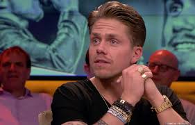 André hazes treedt uit de schaduw van zijn illustere vader. Andre Hazes Openhartig Over Relatie Met Familie Mijn Vader Was Nog Minder Thuis Dan Ik