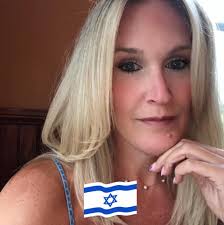 Should I feed my dog late at night if he isn't eating during the day?