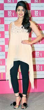 Neha kakkar is an indian singer. Celebrities Height Neha Kakkar Height