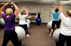 Neue Patientenangebote Dr Becker Klinik Juliana Begeistert Mit Trommeln Und Bogenschiessen