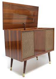 Though digital media largely replaced physical music, including records, cassettes, and cds, you cant beat the sound of your favourite songs on vinyl. Mid Century Modern Stereo Console 60 S Mid Century Record Player The Vintedge Co