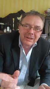 Wenn sich die KI mit der KI unterhält, was bedeutet es wenn z.b im Rahmen  der auf künstliche Intelligenz basierenden kaltakquise beide  gesprächspartner eine KI sind.