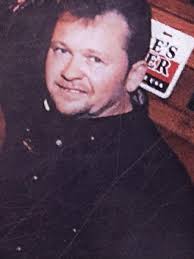 Can someone tell me who this is at Texas Roadhouse in Willie's corner😂 :  r/willienelson