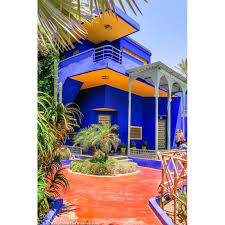 20 inspirations pour un intérieur trendy un jeu de lignes entre peinture, déco et mobilier une peinture graphique qui égaye l'espace bureau Bleu Majorelle Neocolor 600ml Adam Montmartre