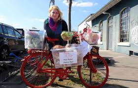 Lebensmittelspende In Leverkusen Mit Dem Roten Rad Gegen Verschwendung