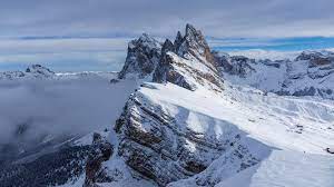 Pour atteindre seceda vous avez le choix entre : Winter Seceda Cableways Ag Ortisei In Val Gardena Dolomites South Tyrol Italy
