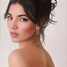 Porque #ECUADOR hace conocido a personajes que no aportan nada a la  sociedad? Tal es el caso de la tal Julissa, Jorgito y el polémico Brandon  ¿Que opinas? ¿Te agradan?