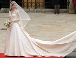 © sean gallup / getty glaubt ihr an schicksal? Kate Middleton Brautkleid Grace Kelly Style Fem Com