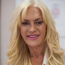 Pamela Anderson's Golden Globes glow was another makeup-free moment 🌟  Anderson is nominated for best performance by a female actor for her role  in 'The Last Showgirl.' (📸: Getty) GoldenGlobes