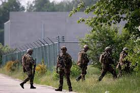 Militair gezien is er een zeer duurzame bilaterale samenwerking tussen belgië en frankrijk. Opnieuw Grote Zoekactie Naar Voortvluchtige Belgische Militair In Natuurpark Bij Grens Limburg Buitenland Ad Nl