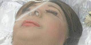 Swetlana zein, ibunda yana zein, kecewa anaknya dimakamkan di tpm bulak lebar, cinere, depok. Jenazah Yana Zein Mengeluarkan Air Mata Dream Co Id