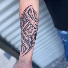 You legally can charge up to $10 per notary, add $10 for being mobile and it's a quick $20 for minutes of work. Allen Pridgen Elite Ink Tattoos