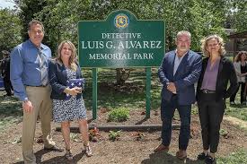 17 de noviembre de 1995 (82 años) lima (perú) nacionalidad. Curran Unveils Detective Luis G Alvarez Memorial Park In Oceanside Longisland Com