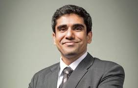 What should investors do when a star fund manager exits?