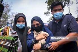 © 2020 kementerian pendidikan malaysia (kpm). Kanak Kanak Disyaki Didera Selamat Dikebumikan Ibu Angkat Redha Pemergian Amir