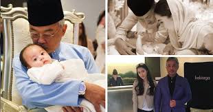 Foto majlis keraian resepsi anak gadis julia rais. Alahai Comelnya Cucu Tuanku Majlis Istiadat Berandam Surai Cucunda Agong Berlangsung Meriah Keluarga