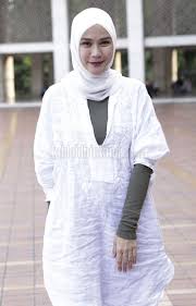 Zaskia adya mecca tak bisa pisah dari jilbab. Gaya Hijab Simpel Kasual Ala Zaskia Adya Mecca Tabloidbintang Com