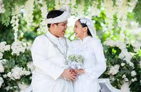 Nonton streaming movies download film 9 bulan (2021) subtitle indonesia gratis sinopsis. Tentang Bulan Actor Nik Adruce Is Celebrating Father S Day This Year 2021 Motherhood Malaysia