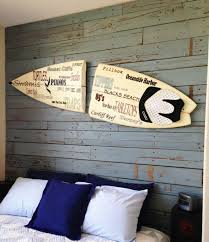 Suspendus au plafond, une planche de surf sont la meilleure façon de ranger lorsqu'il n'est pas en cours d'utilisation. Decorez Vos Interieurs Avec Une Planche De Surf Archzine Fr