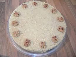 Und Bevor Sich Der Tag Ganz Zu Ende Neigt Mochte Ich Euch Heute Ein Weiteres Rezept Mit Walnussen Vorstellen Dabei Han Walnusstorte Ungarische Rezepte Rezepte