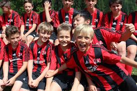 ميلان يجدد عقد إبراهيموفيتش لمدة موسم. Ac Milan Academy Camp Ac Milan Soccer Academy Camps