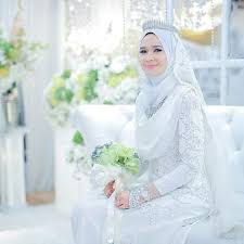 15 Inspirasi Pengantin Hijab Memakai Mahkota Cantik Dan Cocok Buat Akadmu Nanti