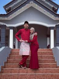 Sari yanti belum terbuka untuk terima cinta baru dan selesa dengan kehidupan sendiri disamping dua anaknya. 17 Pasangan Selebriti Paling Hebat 2017 Entertainment Rojak Daily