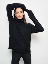 Hannah sweden in a turtle nexk. Toujours Turtleneck La Ligne