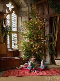 Christmas is around the corner. 25 Traditional Christmas Inspirations And Last Minute Gift Ideas The Glam Pad Retro Christmas Decorations Christmas Decorations Uk Corner Christmas Tree
