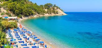 Luati cu voi o patura, o carte si incurajati si copilul sa isi ia o carte noua la el, un frisbee, palete de tenis sau badminton, o minge gonflabila, lopatele, un zmeu, board. Vacanta De Vara In Samos Cu Oferte Speciale De La 368 Persoana Paralela 45