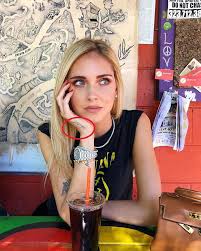 Love fiercely (and don't forget to stop along the way to take photos). Chiara Ferragnis 27 Tattoos Und Ihre Bedeutung Promi Tattoos