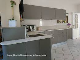 Cuisine Avec Plan De Travail Et Credence En Dekton Blanc Concrete Evier Sous Plan Avec Rainurages Pdt By Marbres E Evier Sous Plan Plan De Travail Credence