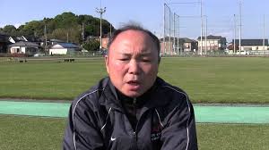競歩の歩き方をすると美しく歩けます。 ハイスピードの競歩の競技を観ていると クネクネと腰を動かして歩いているように見えますが、 （実際にはみぞおちを支点に歩いている） ゆっくりと競歩の動作をすると モデルさんの歩き方になります。 ç«¶æ­© æ­©ãæ–¹ã®åŸºæœ¬ Exfit Tv