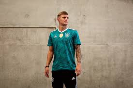 De nombreux maillots qui seront portés cet été durant la coupe du monde ont déjà commencé à filtrer sur la toile l'essentiel des maillots home et away de la coupe du monde 2018. Les Maillots Adidas Exterieur De La Coupe Du Monde 2018 Devoiles Wave