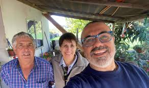 El Prof. Marcelo Alarcón L. miembro del CITES, junto a la Dra. Ximena  Quiñones Diaz de la Universidad Católica del Maule estuvieron tomando  muestras en terreno en la localidad de Palmilla y