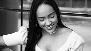 Corpo da cantora Tâmara Matos, morta em acidente de trânsito, é velado na  Bahia