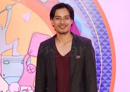 A daredevil and a soul searcher who's involved in films, events, documentaries & travelogues around the world. Gambit Saifullah Ambil Masa Kenal Diri Hiburan Mstar