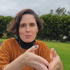 Lina Luna's Instagram, Twitter & Facebook