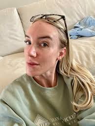 Hi girlies! Any recommendations in effective eyelash serums that can be  used with extensions? I need to regrow my lashes STAT! 😊