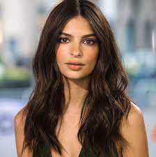 One concept, “la colorazione capelli cioccolato fondente è ideale per una donna dalla personalità misteriosa e sicura di sé, sempre impeccabile . Capelli Cioccolato Tutte Le Tonalita E 10 Star A Cui Ispirarsi Roba Da Donne