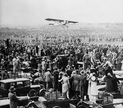 May 21, 1927, Charles Lindbergh lands in Paris' Le Bourget Field, completes  the world's first solo, nonstop transatlantic flight [1023x897] :  r/HistoryPorn